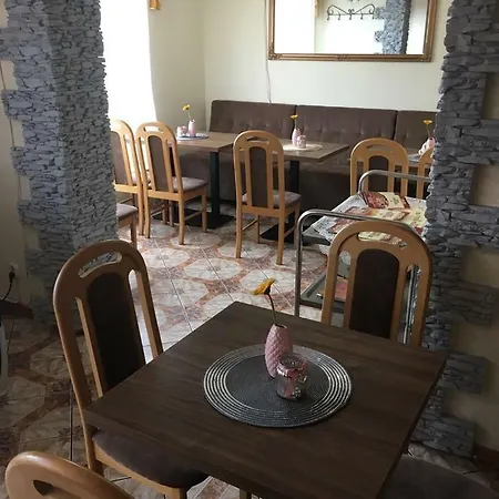 Alojamento de Acomodação e Pequeno-almoço Gosciniec Staropolski *